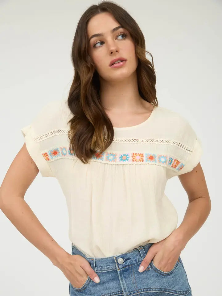 Blu Pepper - Crochet Floral Detail Lace Trim Short Sleeve Top