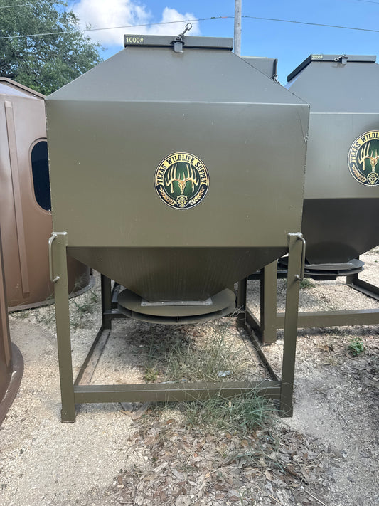TWS 1000# LUCKY BUCK CORN FEEDER