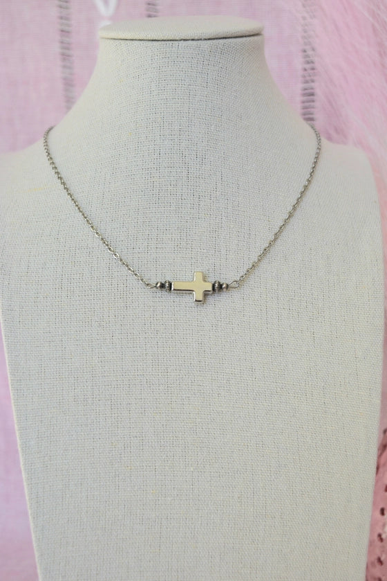 The peachy cactus boutique - Dainty Cross Necklace